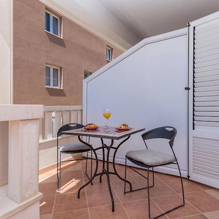 Skiljini Dvori - Studio-Apartman 1 มาคาร์สกา ภายนอก รูปภาพ