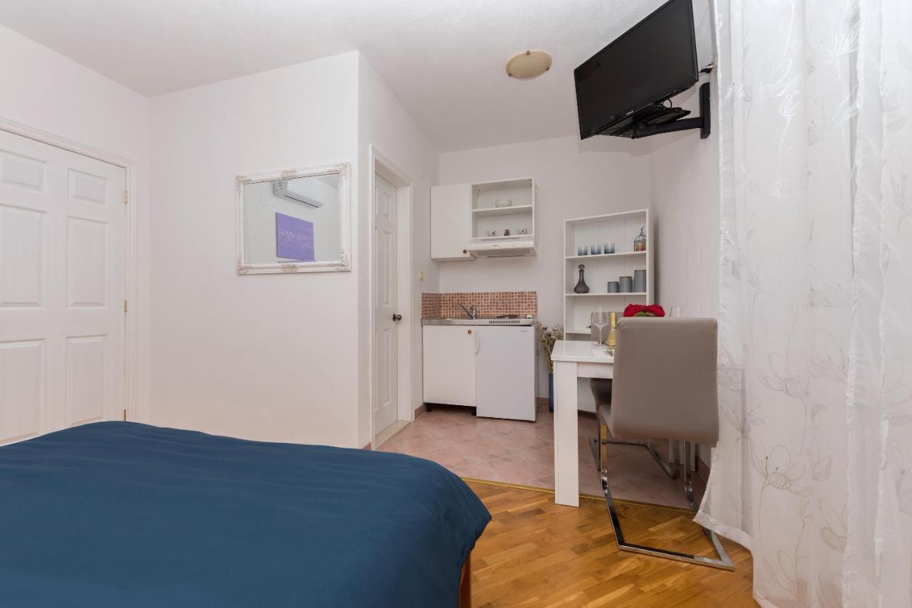 Skiljini Dvori - Studio-Apartman 1 มาคาร์สกา ภายนอก รูปภาพ