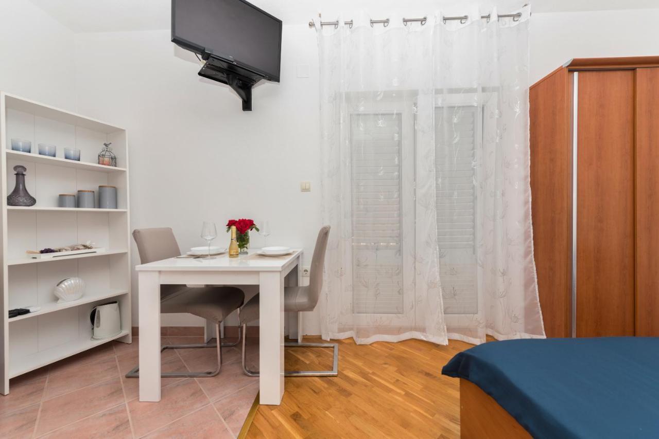 Skiljini Dvori - Studio-Apartman 1 มาคาร์สกา ภายนอก รูปภาพ